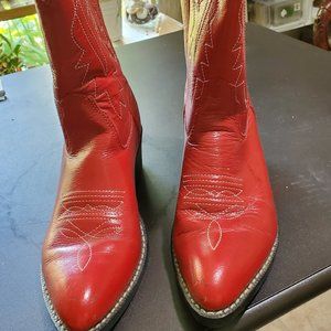 A JAMA COWBOY BOOT SHOE RED WITH WHITE STITCHING - YOUTH SIZE 3.0